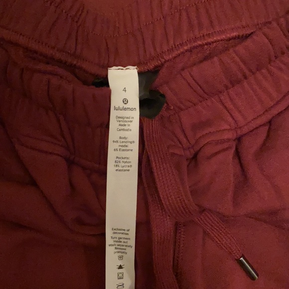 NWT lululemon Dream Om High Rise Crop Size 4 - Picture 6 of 6